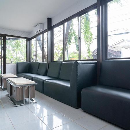 Reddoorz Plus Near Itc Cempaka Mas 2 Jakarta Exterior photo