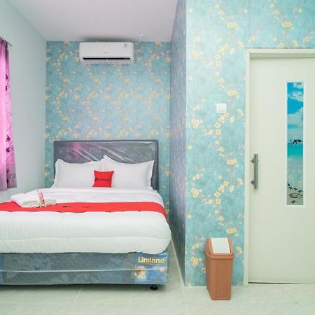 Reddoorz Plus Near Itc Cempaka Mas 2 Jakarta Exterior photo