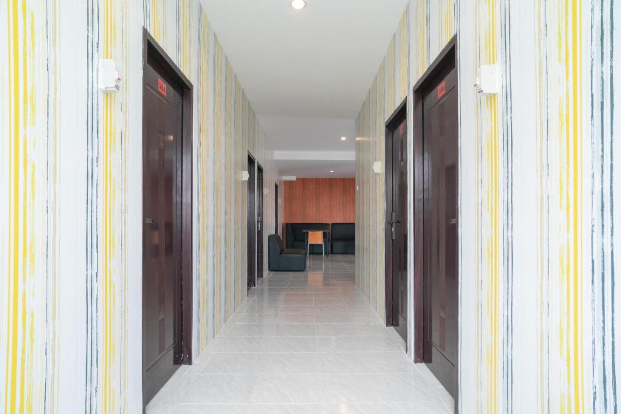 Reddoorz Plus Near Itc Cempaka Mas 2 Jakarta Exterior photo