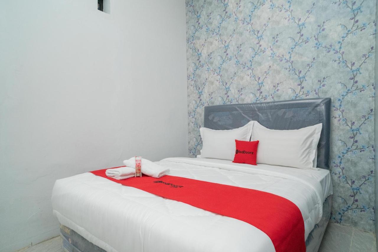 Reddoorz Plus Near Itc Cempaka Mas 2 Jakarta Exterior photo