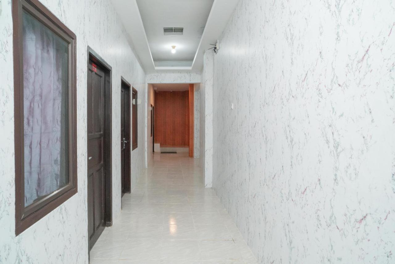 Reddoorz Plus Near Itc Cempaka Mas 2 Jakarta Exterior photo