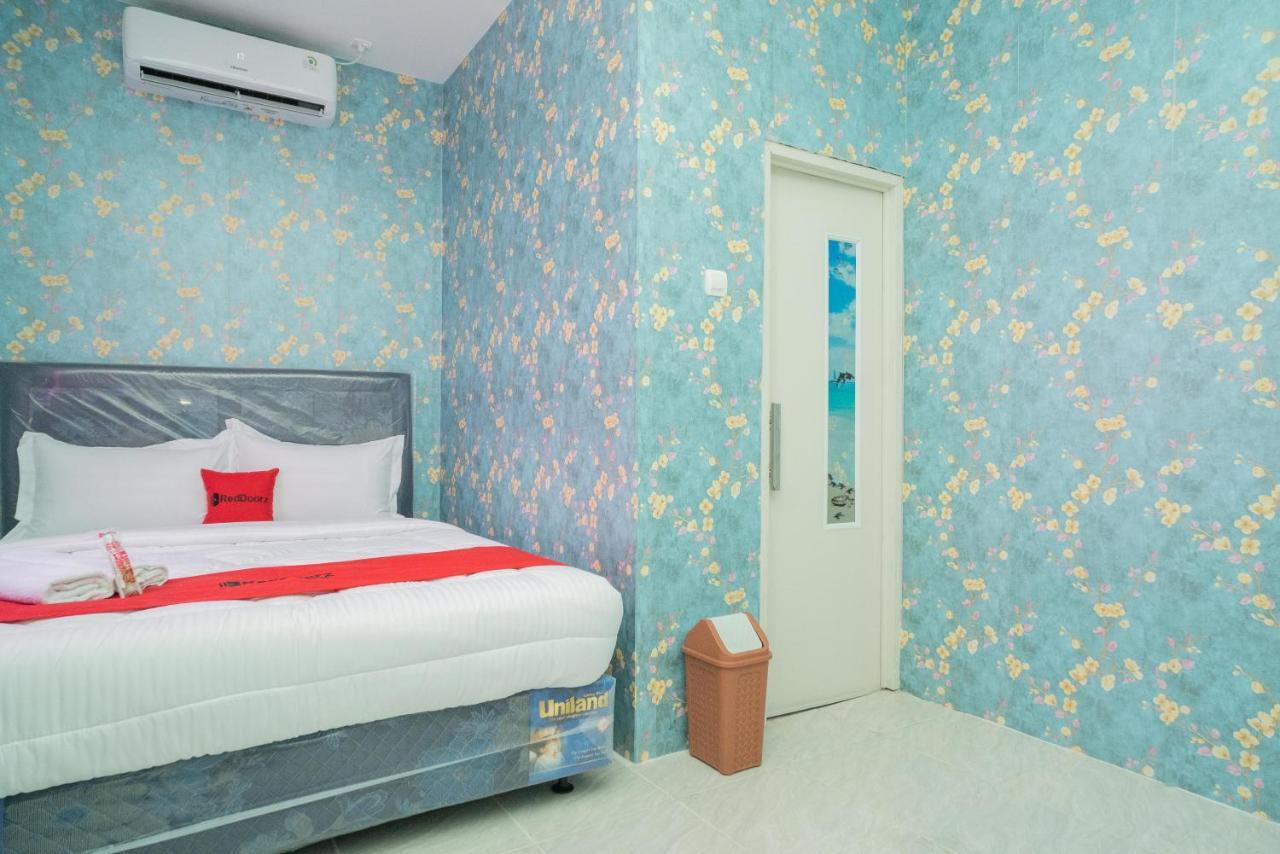Reddoorz Plus Near Itc Cempaka Mas 2 Jakarta Exterior photo