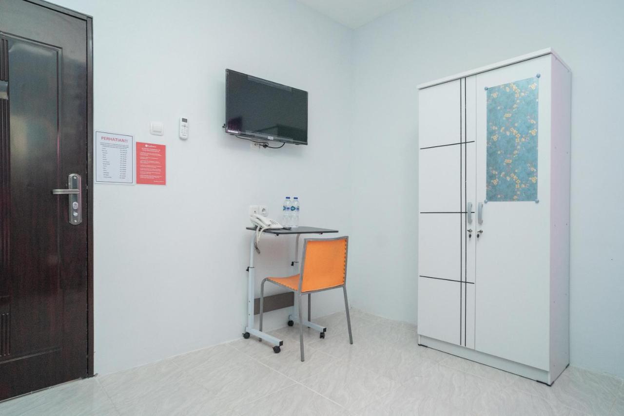 Reddoorz Plus Near Itc Cempaka Mas 2 Jakarta Exterior photo