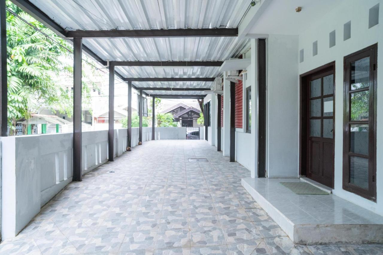 Reddoorz Plus Near Itc Cempaka Mas 2 Jakarta Exterior photo
