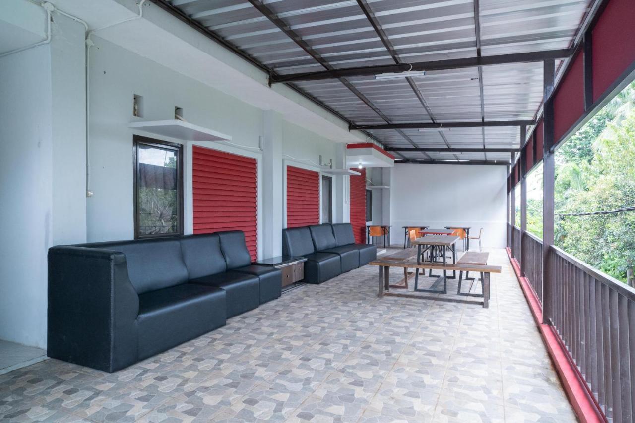 Reddoorz Plus Near Itc Cempaka Mas 2 Jakarta Exterior photo