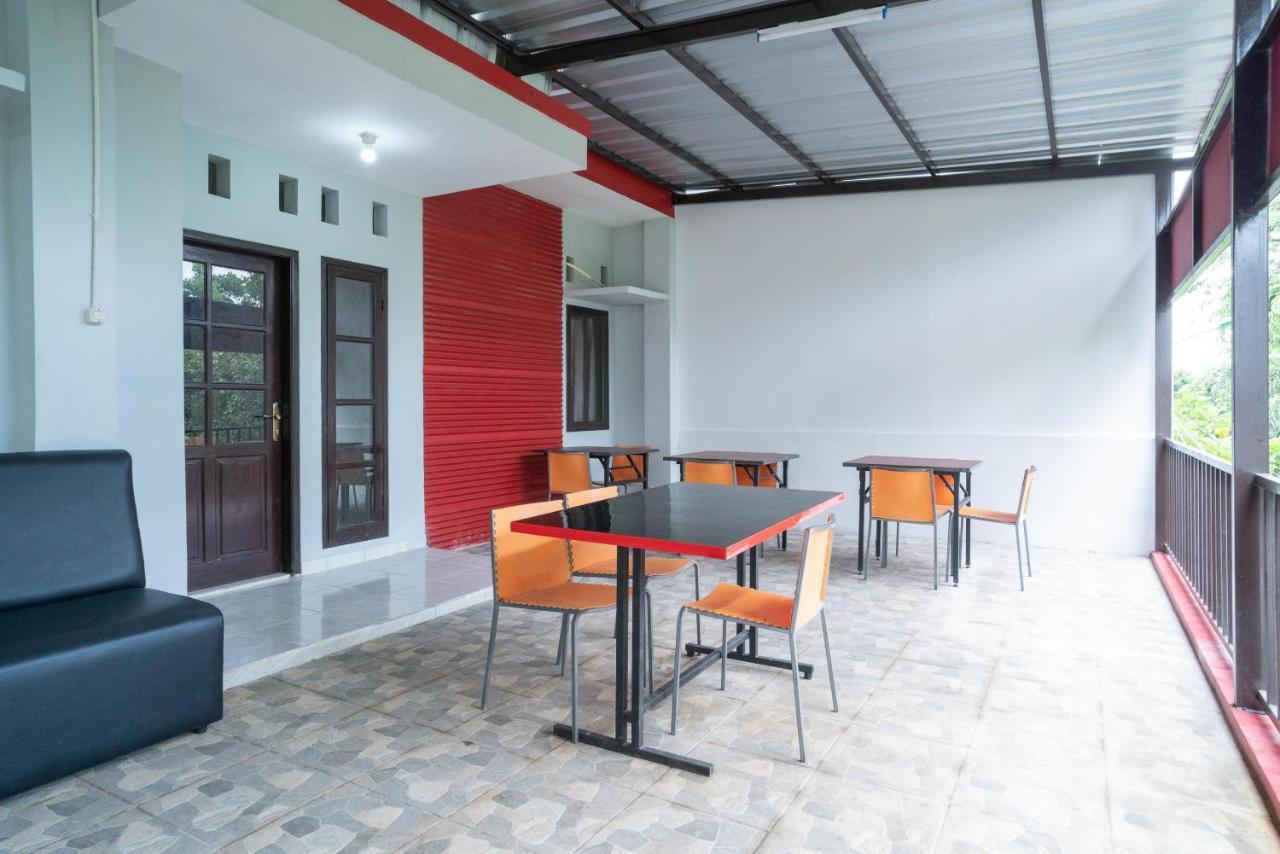 Reddoorz Plus Near Itc Cempaka Mas 2 Jakarta Exterior photo