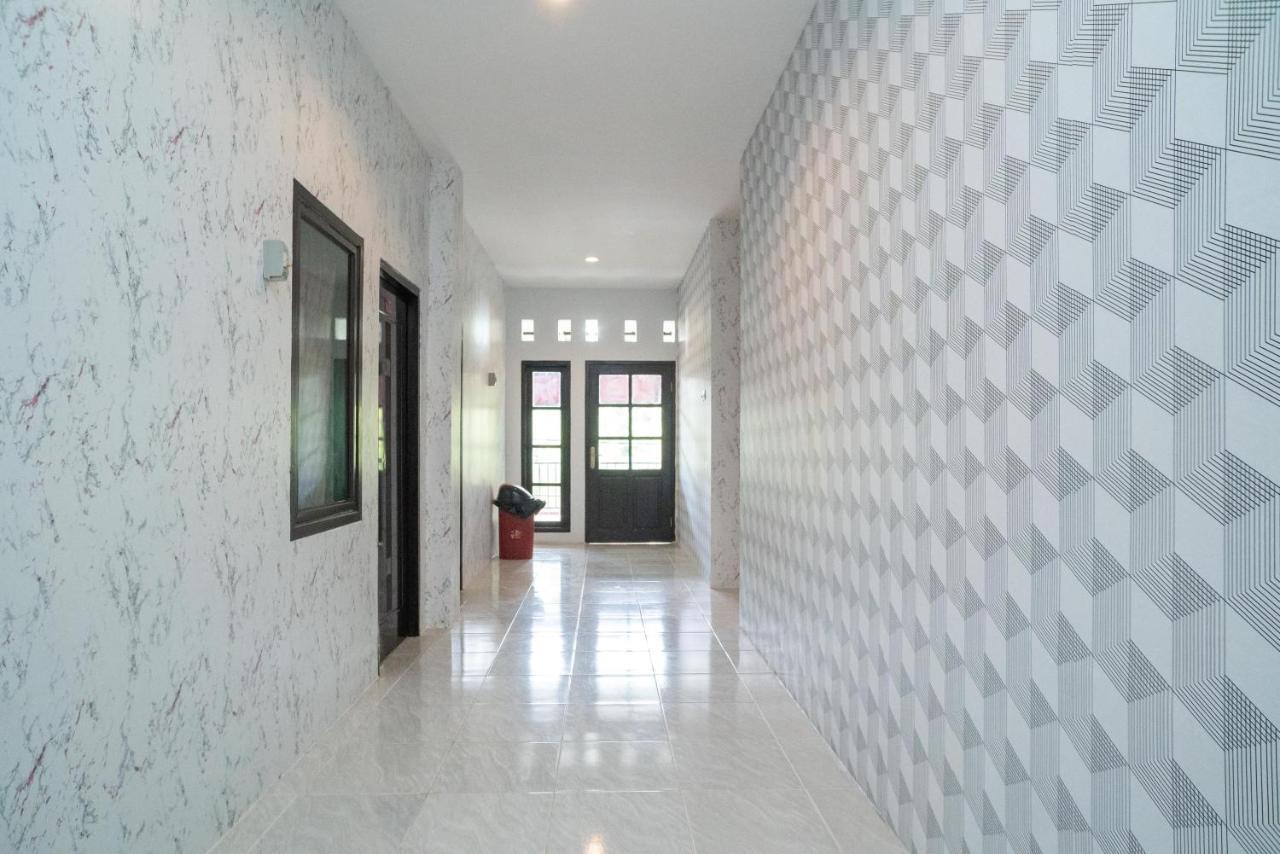 Reddoorz Plus Near Itc Cempaka Mas 2 Jakarta Exterior photo