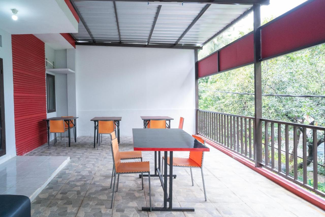 Reddoorz Plus Near Itc Cempaka Mas 2 Jakarta Exterior photo