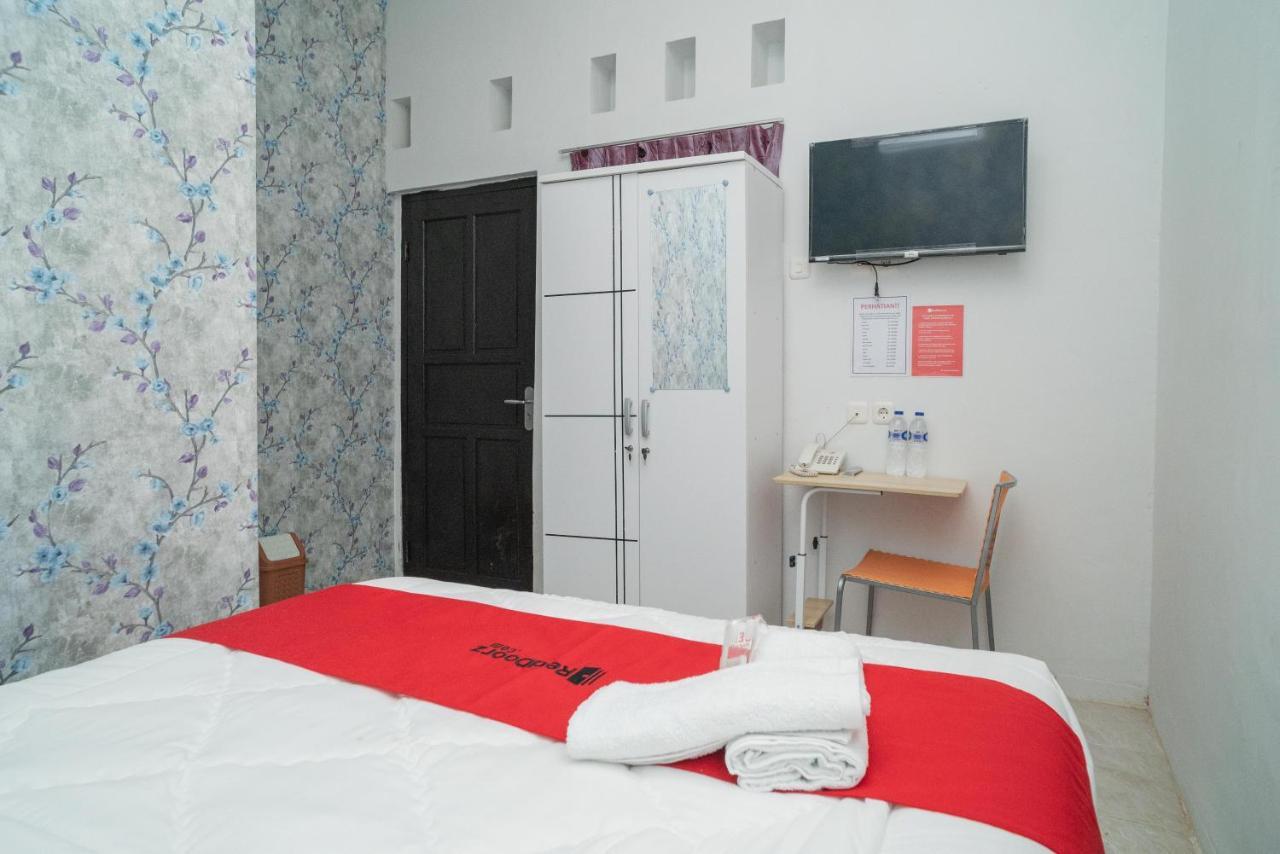 Reddoorz Plus Near Itc Cempaka Mas 2 Jakarta Exterior photo