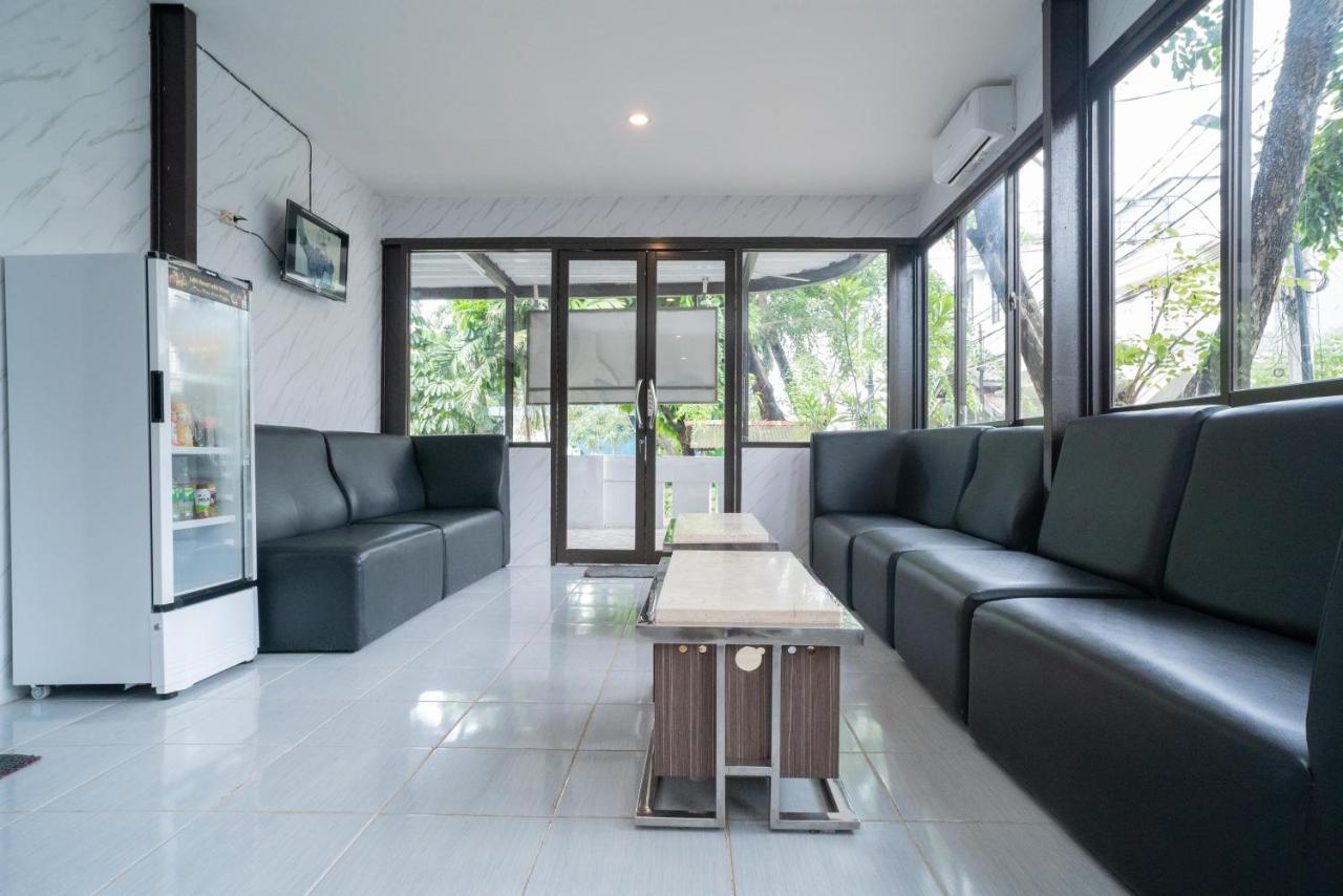 Reddoorz Plus Near Itc Cempaka Mas 2 Jakarta Exterior photo