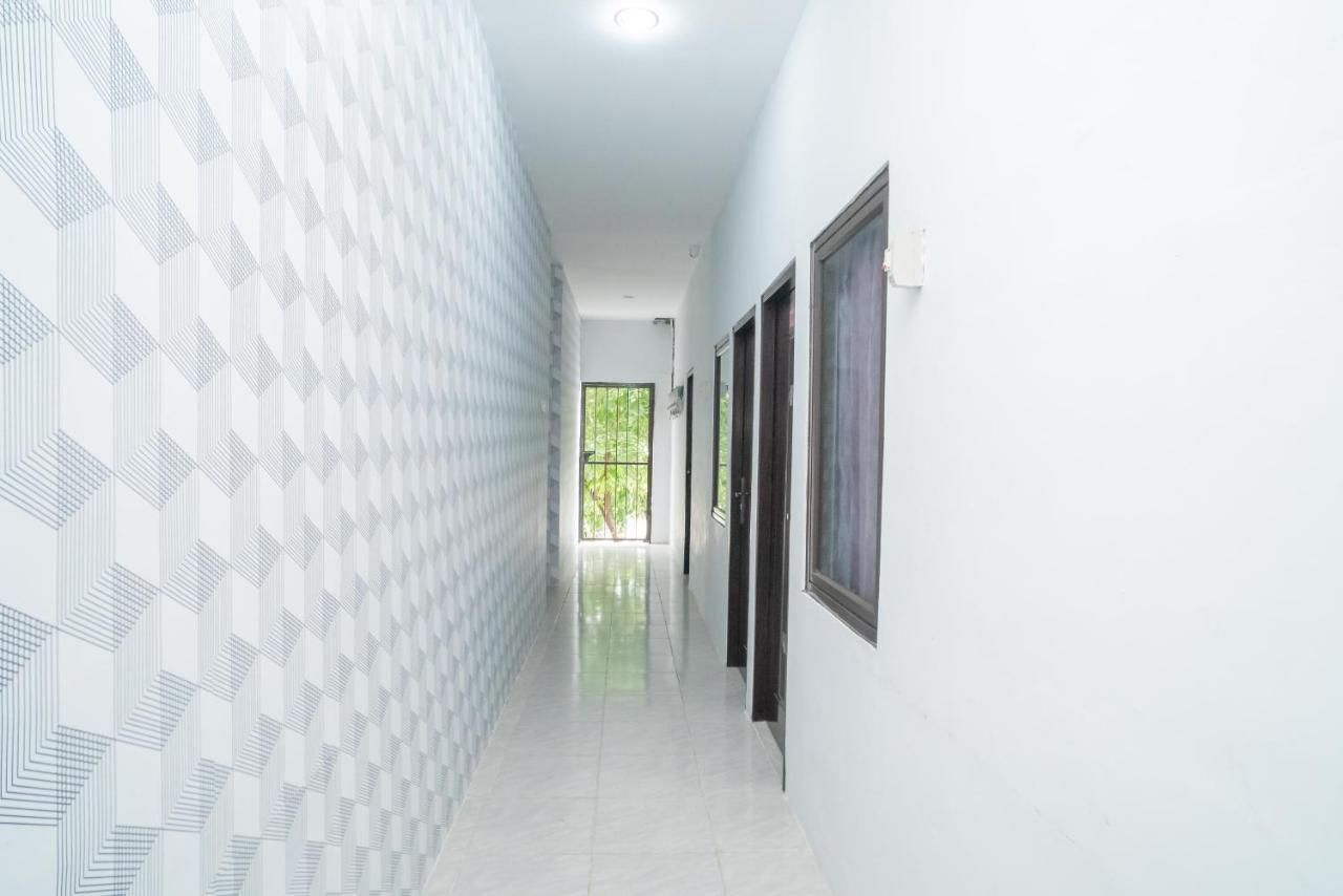 Reddoorz Plus Near Itc Cempaka Mas 2 Jakarta Exterior photo